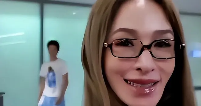 钱再多有什么用？46岁萧亚轩被曝的现状，给所有中年女性提了个醒