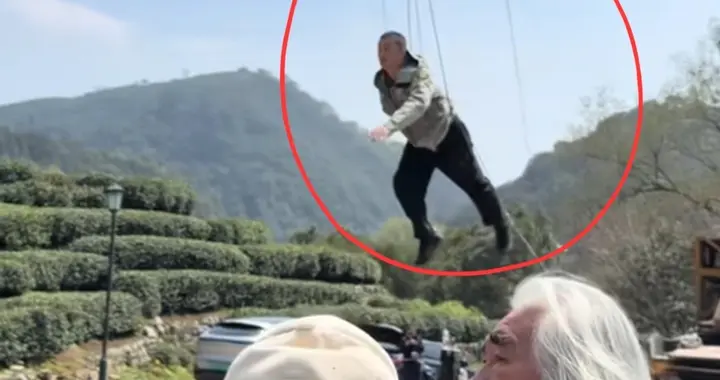 娱乐圈资源还在，李亚鹏请来张纪中掌镜拍摄广告，宣传茶山