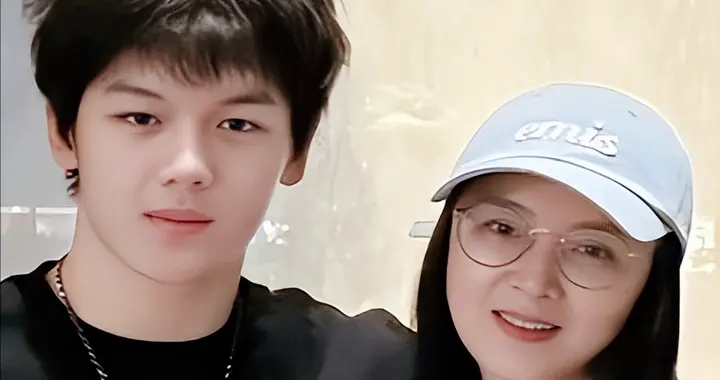 19岁星二代颜值逆袭！摆脱富豪老爸丑基因，家住故宫旁边保送北大