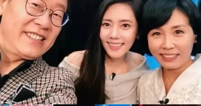 44岁于晓光做梦也想不到，韩国新总统上台，带火了他46岁的媳妇！