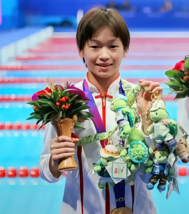 全红婵为何从国宴打包剩菜？情况曝光，全变了，雷军曾郑重表态