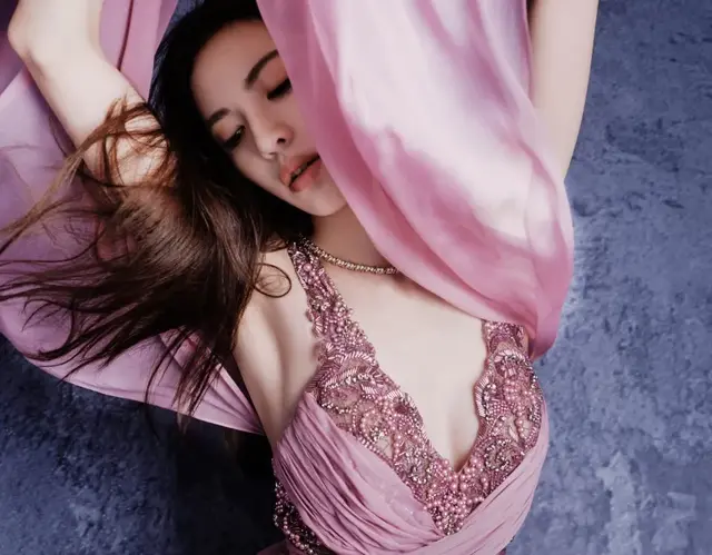 钟楚曦微博之夜造型太吸睛了，美不胜收