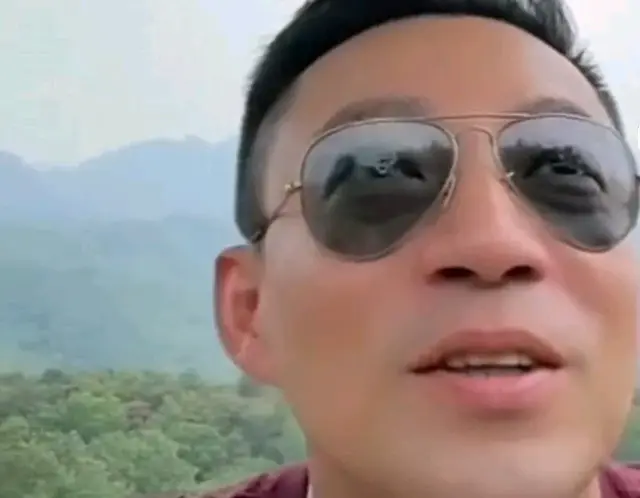 笑死！汪小菲40度高温带马筱梅爬长城 筱梅不惧暴晒和高温兴奋狂奔