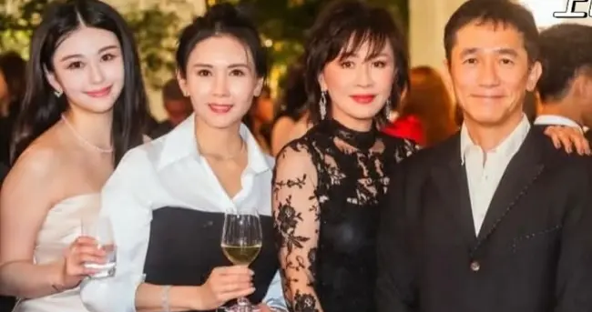 邱淑贞老公胞弟嫁女，沈月出镜比妈妈还美，刘嘉玲夫妇钟镇涛都在