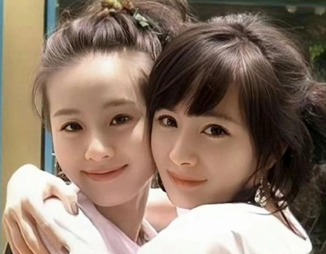 谁红跟谁玩！42岁又来\装嫩\的唐嫣，难怪被杨幂和刘诗诗抱团孤立