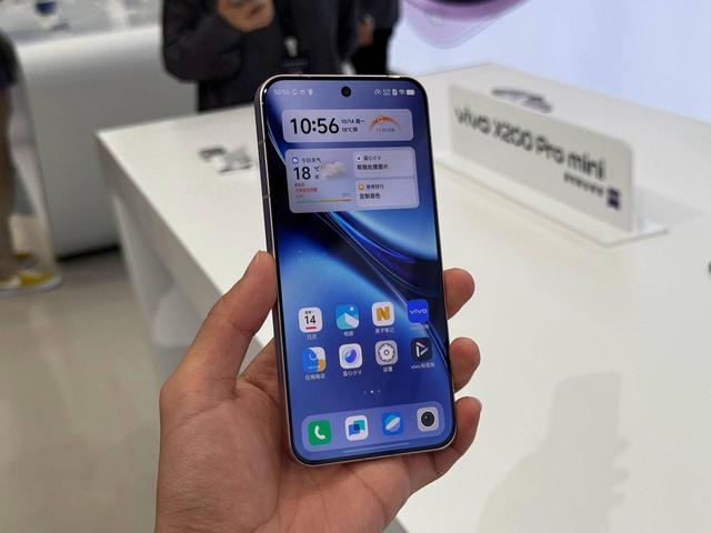 小屏手机竟成主流？蔡司镜头，天玑芯片，还有7000mAh大电池