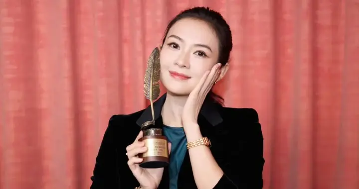 章子怡回应10岁女儿会否进娱乐圈：她有表演天赋，也很喜欢；坦言女儿比出...