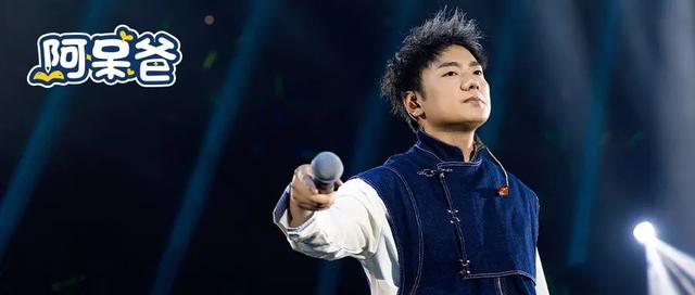 阿木|31岁登春晚爆红后，他第一件事，就是连夜回家给女儿扫墓