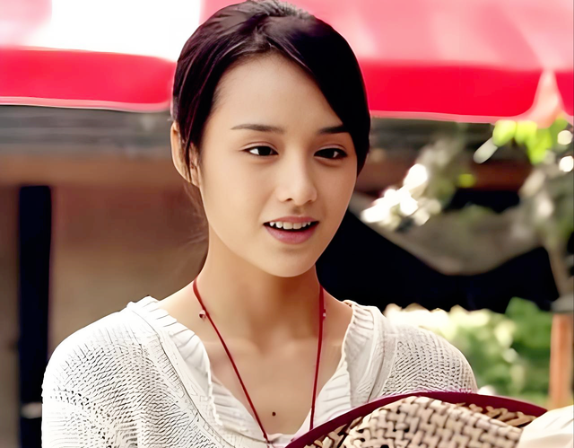 饶敏莉：17岁登上春晚，当老师“包养”影帝12年，如今却选择离婚