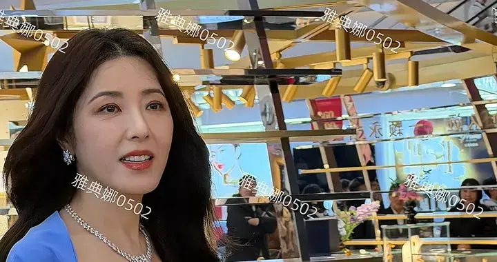 晋城见到曾黎，她不上镜本人又高又美又有气质，不愧是中戏校花!