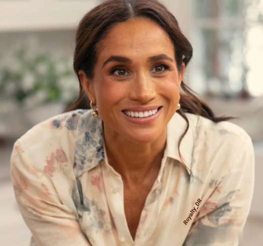 梅根晒儿女手写字，阿奇连大小写都分不清，同龄夏洛特甩他10条街