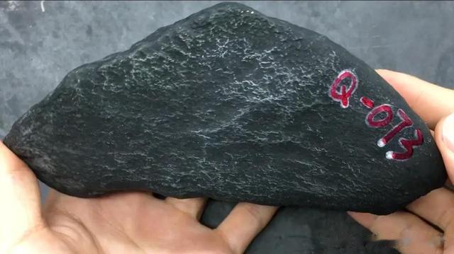 蒙古包|几十万拿下的翡翠原石切出来惊不惊喜？成品也太漂亮了吧