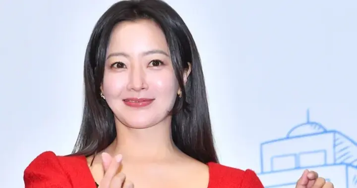 48岁金喜善红毯造型翻车，一身名牌却被嫌土，100万名表也救不了