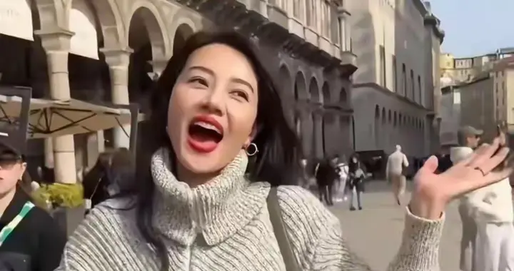 罗马遇见高圆圆，在普通人的镜头里，她完全就是一个自在的游客