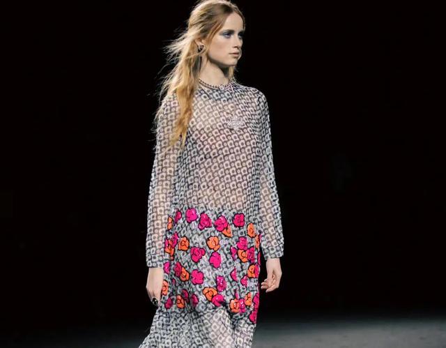 香奈儿|香奈儿巴黎秋冬大秀，山茶花元素将会成为未来主元素