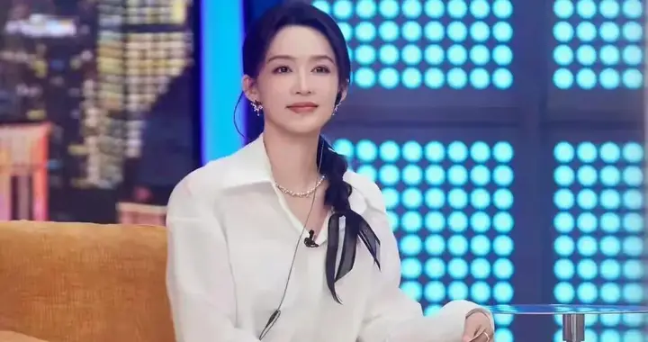 李沁的脚丫怎么这么白嫩干净