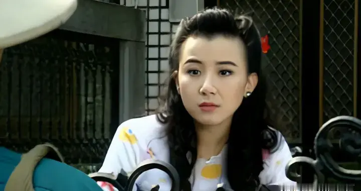 萧蔷翻温峥嵘白眼上热搜？真相曝光，竟是浓眉惹的乌龙