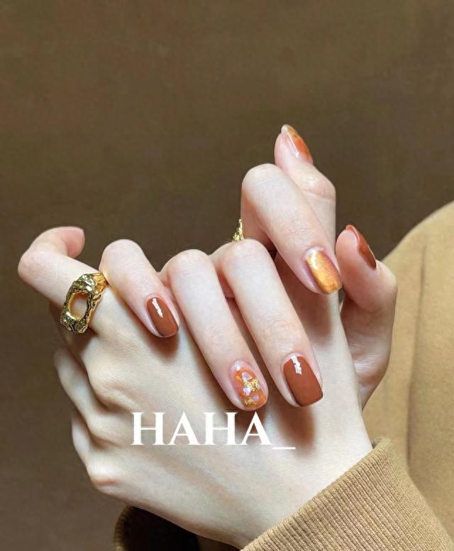 美甲 一眼入秋的美甲款式：高级氛围感显白秋冬美甲合集