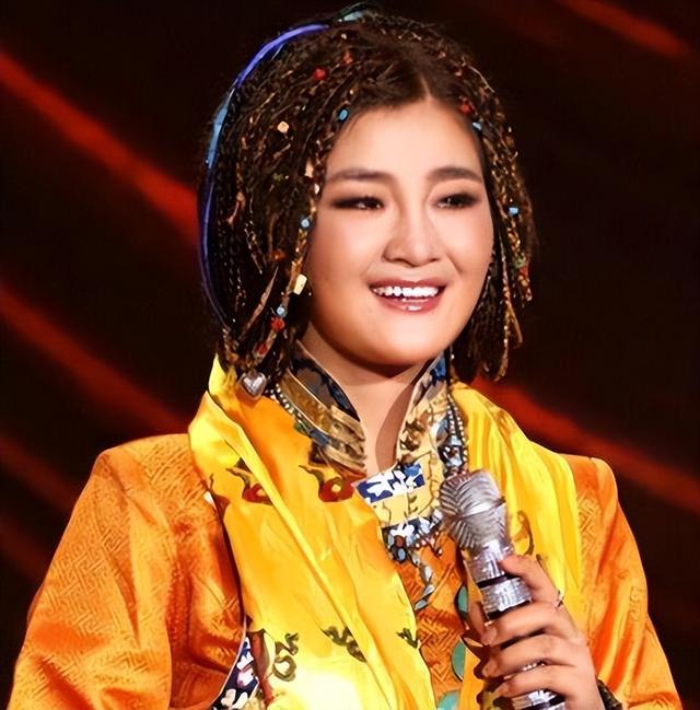 在4年前，被刀郎告上法庭后退出歌坛的降央卓玛，如今状况如何