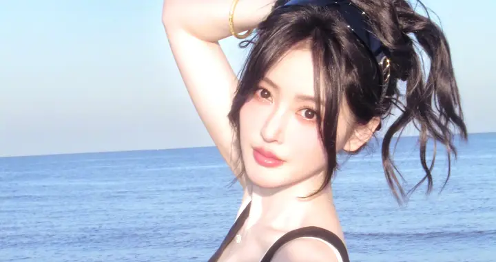 张天爱性感小背心