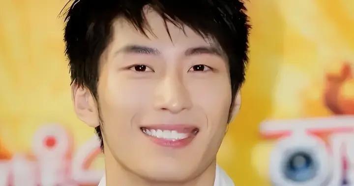 官媒发文，高调官宣37岁窦骁喜讯，网友：恭喜，终于等到这一天