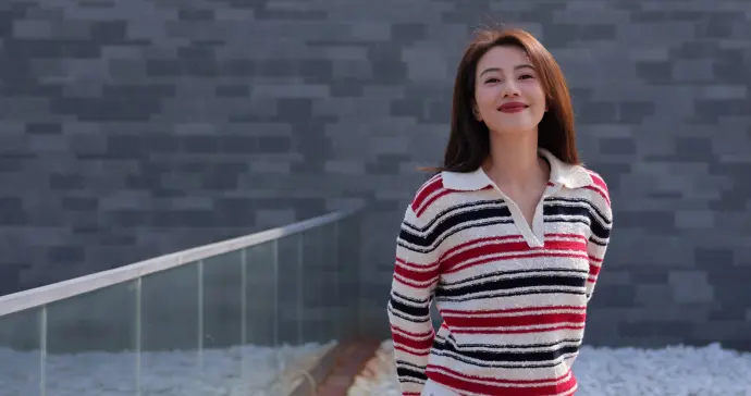 高圆圆轻盈踏春美图