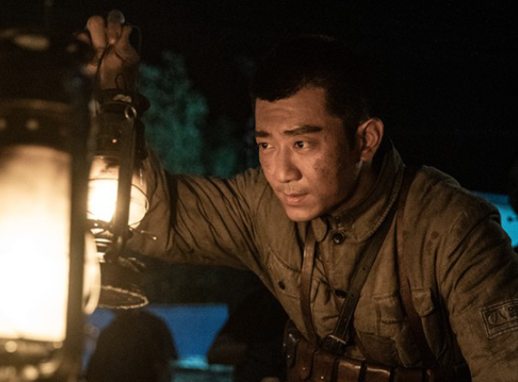 东方卫视首播！开播一天，口碑爆表，这是《潜伏》后唯一想追的剧