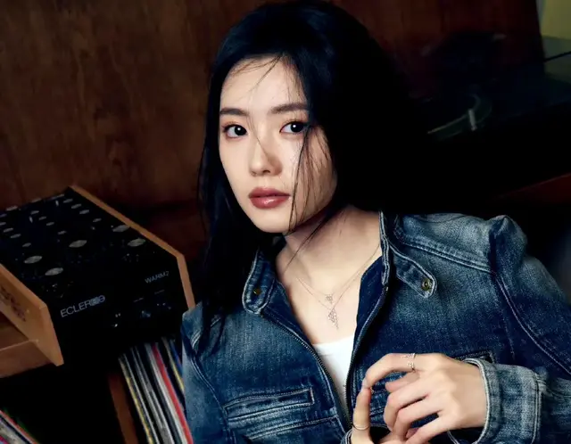 刘浩存，全套牛仔装，利落显气质