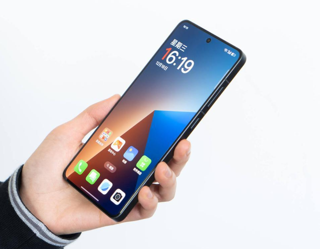 新机盘点：7800mAh高性能中端手机；骁龙8至尊版小屏旗舰新机