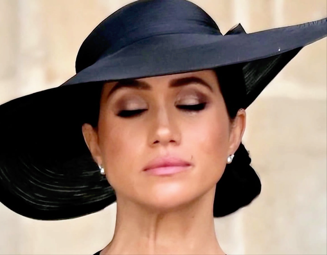 梅根好可怜，儿子长得白被质疑非亲生，有人披露女王曾调查此事