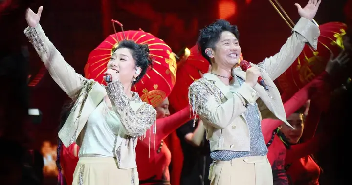 负债百万、露宿街头、装疯卖傻，星光大道的草根歌手现状太落魄