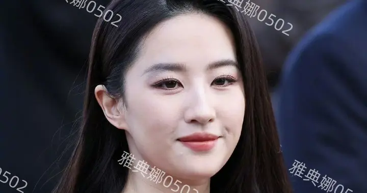 在国内被捧为神仙姐姐的刘亦菲，到国外就水土不服，生图一言难尽