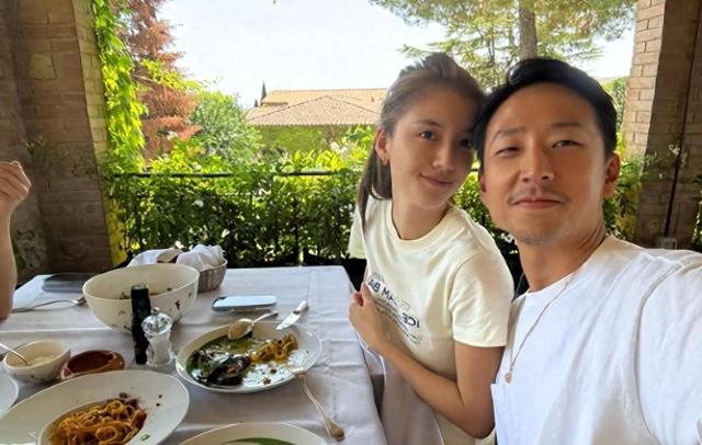 真甜假甜？施伯雄首晒与吴千语12宫格图，记录两人相识相恋过程！