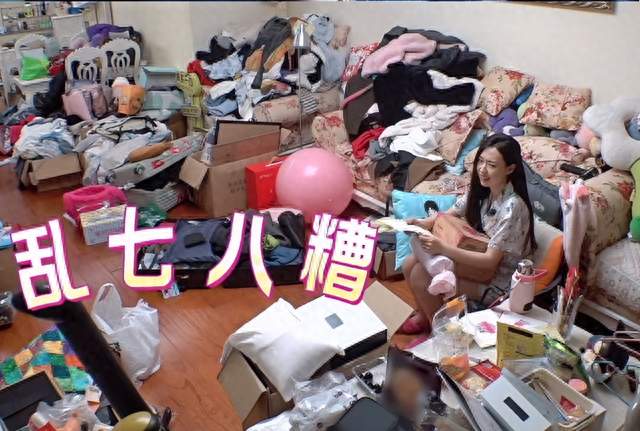 女演员管乐的家太乱了，简直下不去脚，网友评：不是懒，也不是忙