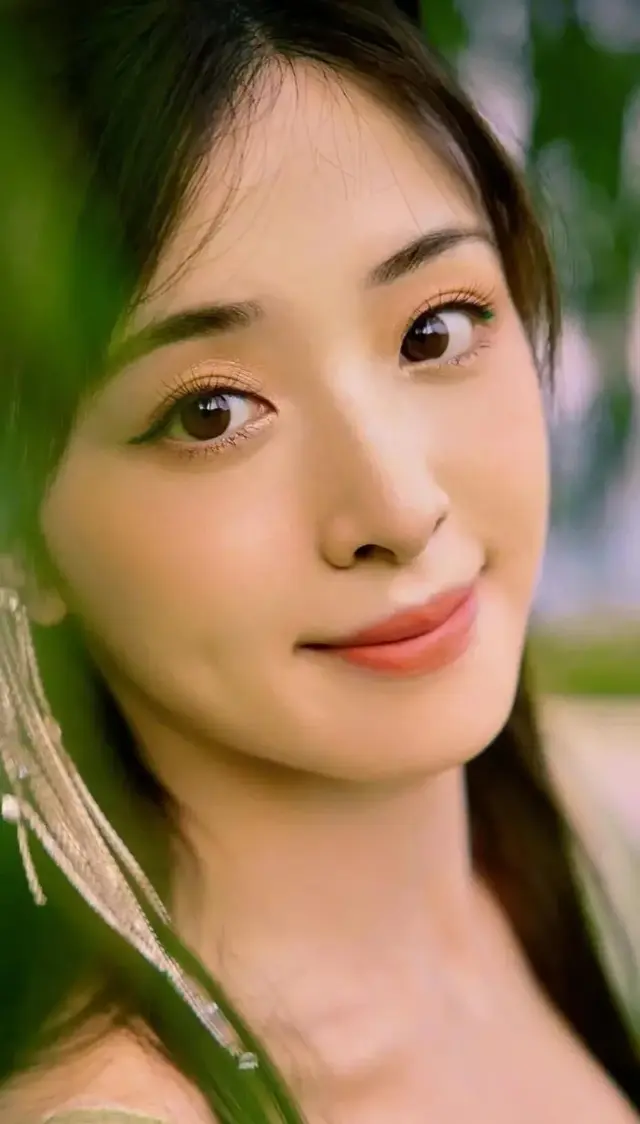 中国百位女星榜之张含韵：从超女到多栖发展的璀璨之星