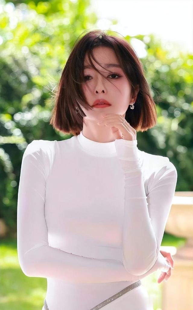 45岁的秦岚有多美？她的腰是“夺命的刀”，她的臀是“夺命的魂”