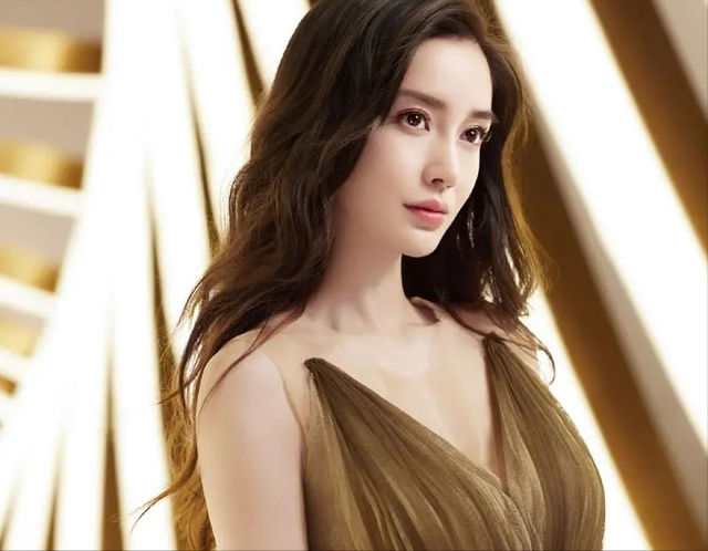 网曝杨颖和李晨恋爱了！十年友情转化为深厚的爱情？真实内情曝光