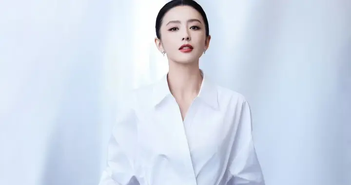 佟丽娅阿姨私房写真，这骨相绝美呀