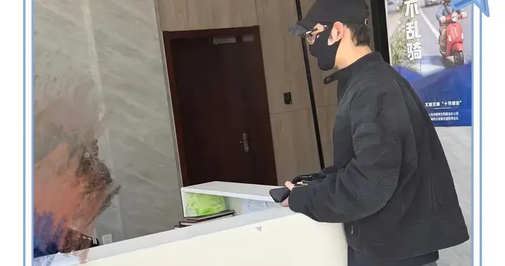 黄晓明现身交警队被偶遇，处理儿子骑自行车事件，网友：说到做到