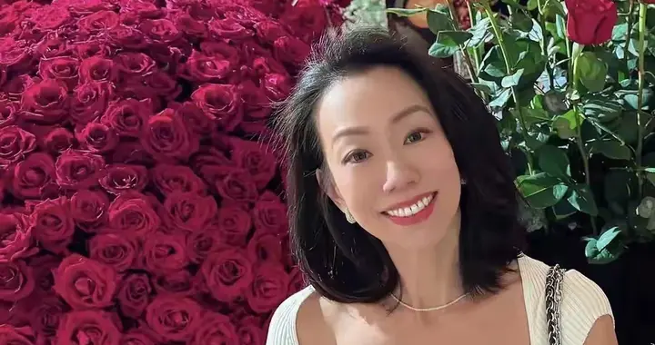 47岁定居迪拜女星曝家中近况，为不让孩子恐慌，强忍泪水故作镇定