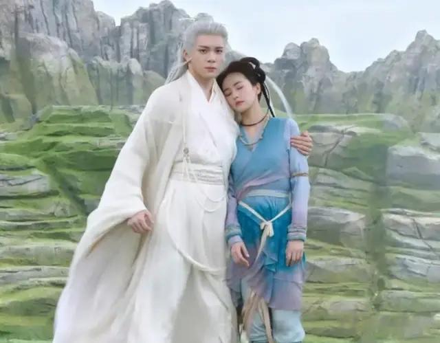 白鹿和曾舜晞在《临江仙》妆造被群嘲了，网友：观音搂着哪吒