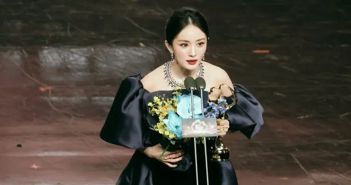 杨幂三封微博QUEEN：实力闪耀，魅力出圈！