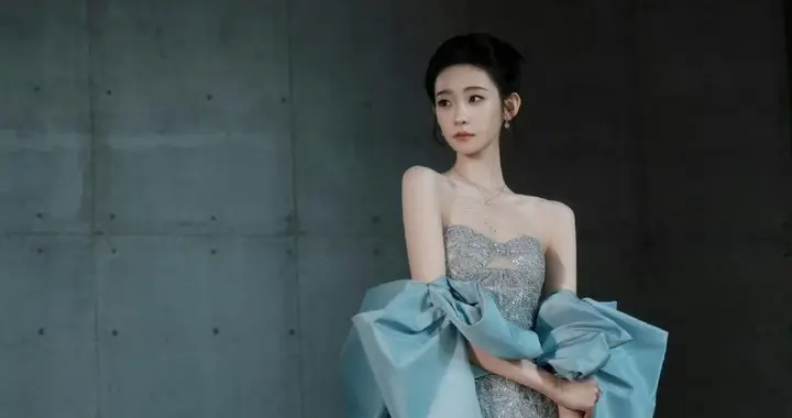 张艺凡 抹胸短袖大长腿 太美了叭