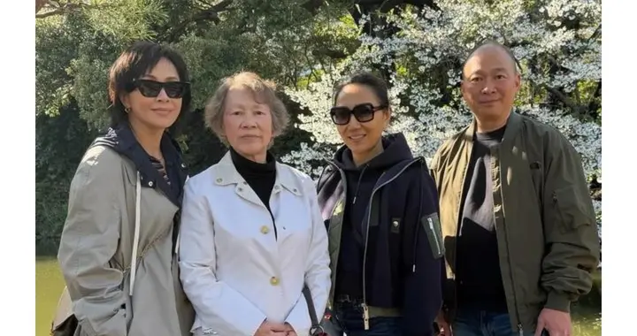 刘嘉玲东京赏樱，80岁妈妈状态太让人惊艳