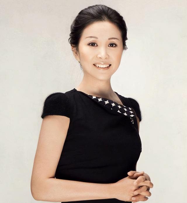 黄菡|这还是《非诚勿扰》里的黄菡？时隔多再次露面，却宛如两人