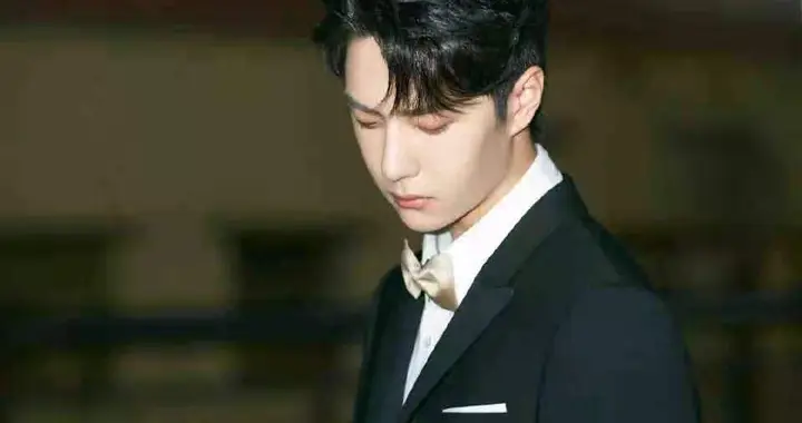 爆！王一博微博更名“王一博·YIBO”，删团体+续约乐华，热搜炸了