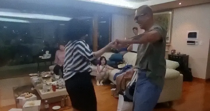 没想到大S去世六个月，56岁具俊晔竟会因3个动作，实现口碑暴增