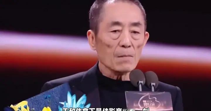 封神名场面！于和伟斩获影帝，张艺谋当场起身鼓掌