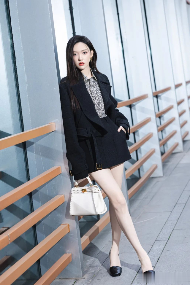 程潇氛围感街拍组图