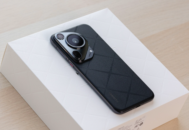 华为机皇跌至新低，麒麟9010+伸缩镜头+200倍变焦，降4450元